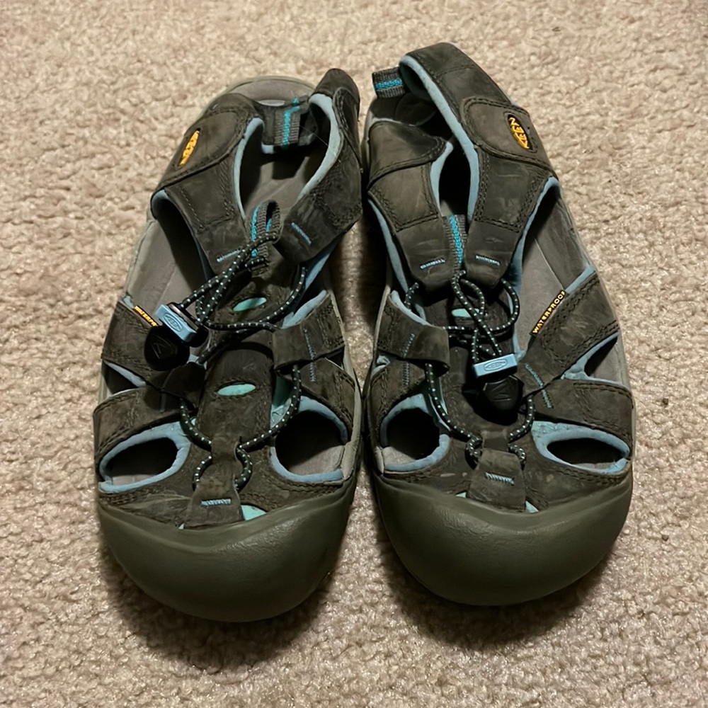 Keen women’s sandals size 9.5